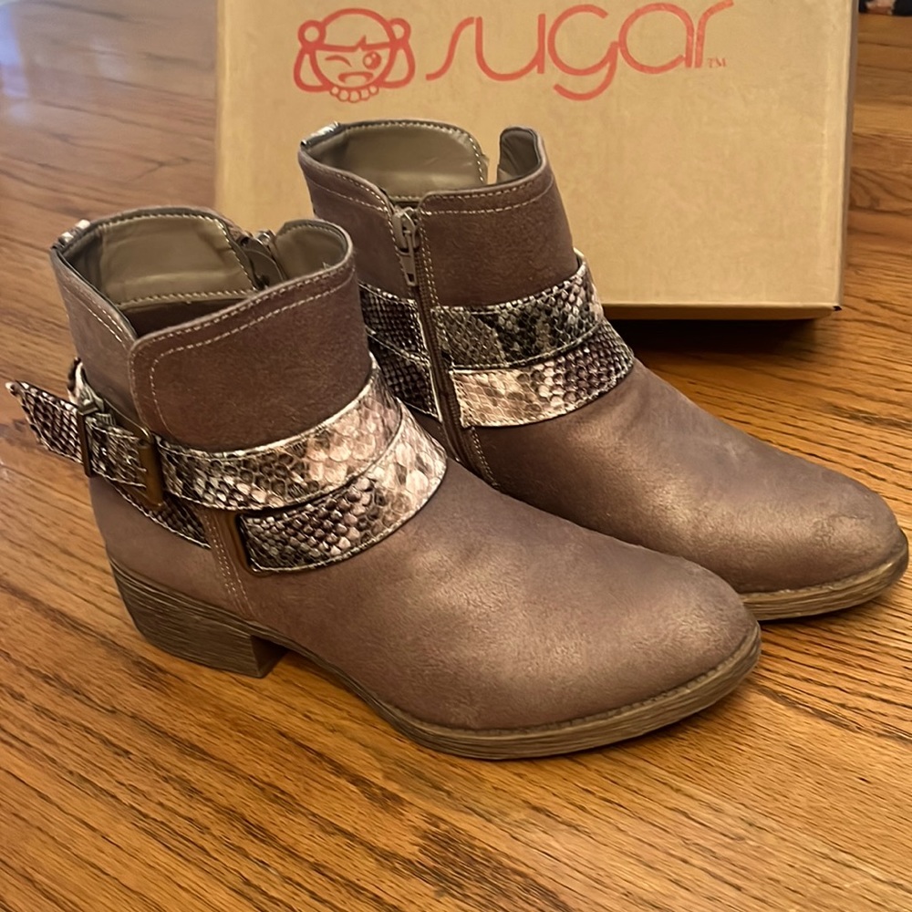 Sugar Ankle Boots in Taupe with Animal Skin Print Straps Size 7.5